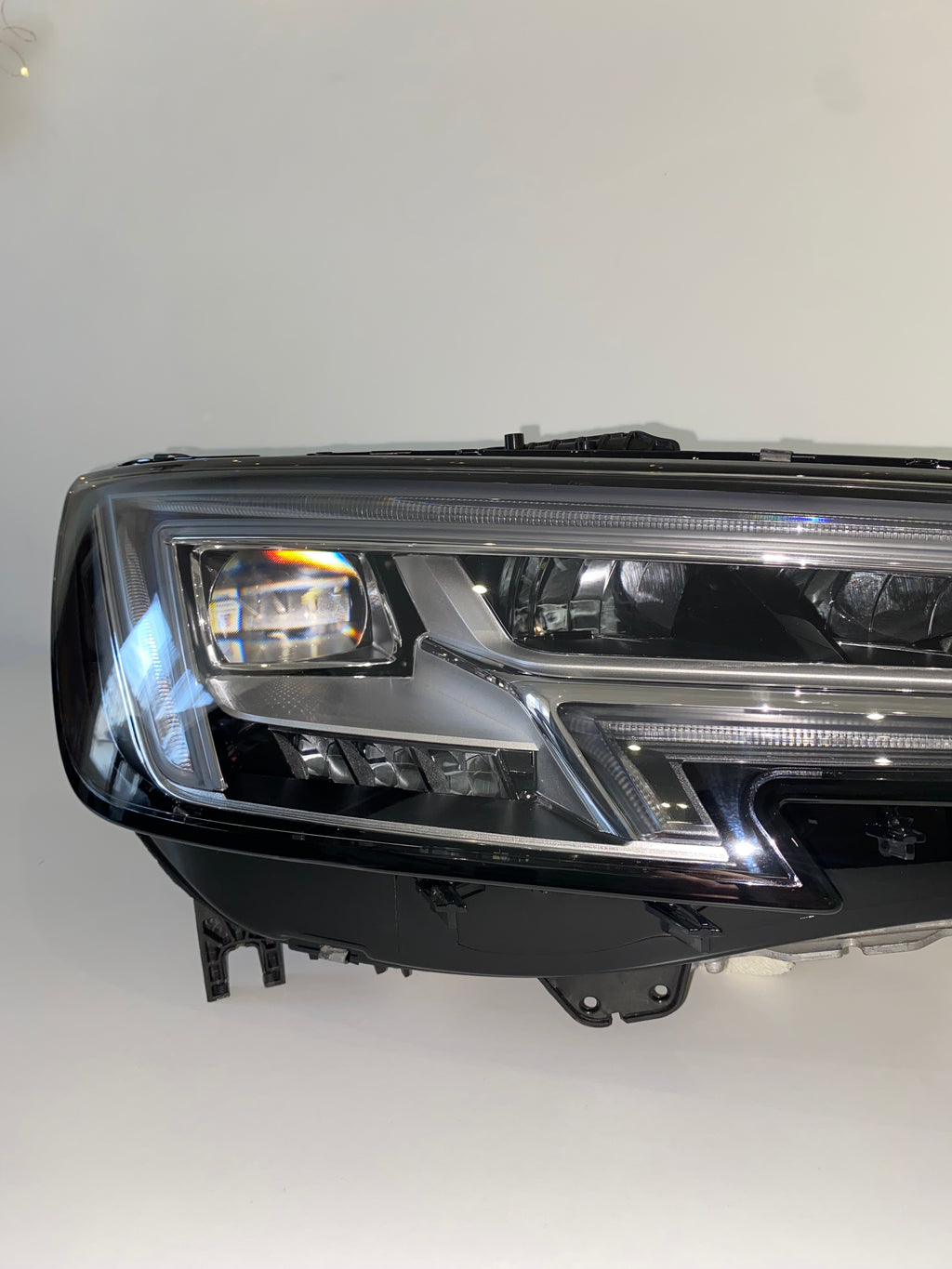 Фари Audi A4 B9 Full LED Дорестайлінг 2015–2019 | Комплект L+R