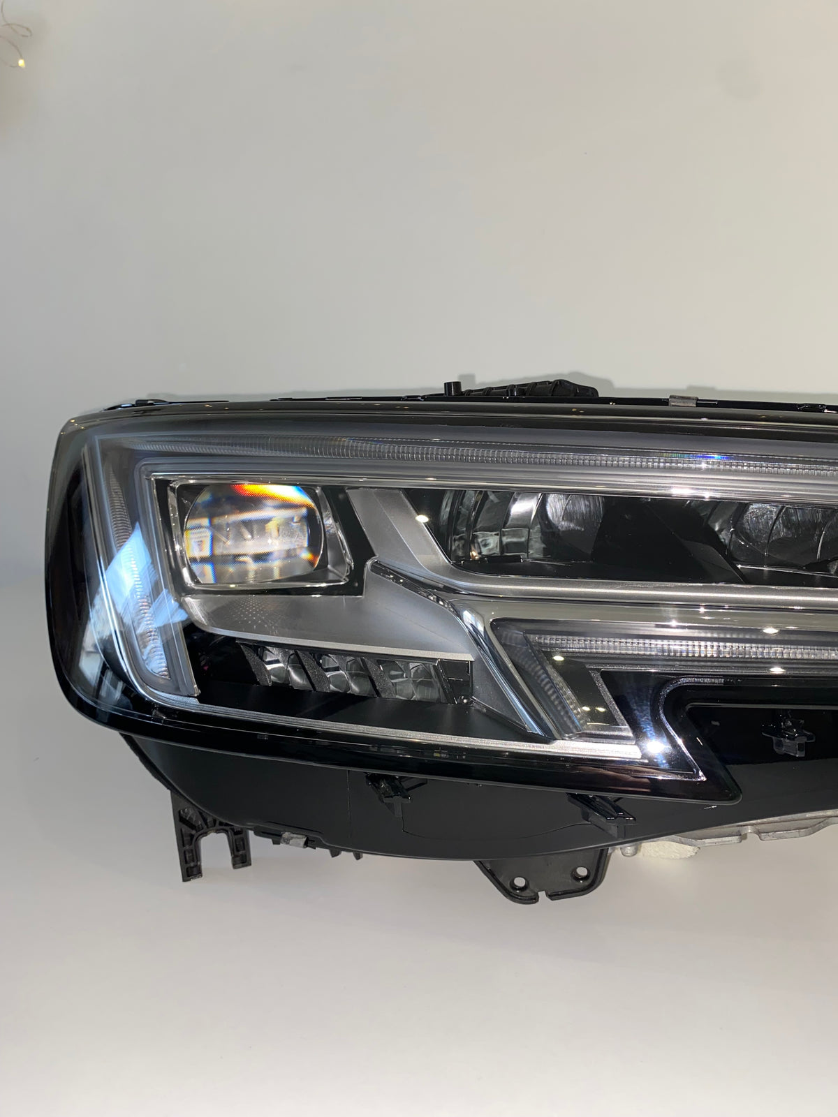 Фари Audi A4 B9 Full LED Дорестайлінг 2015–2019 | Комплект L+R