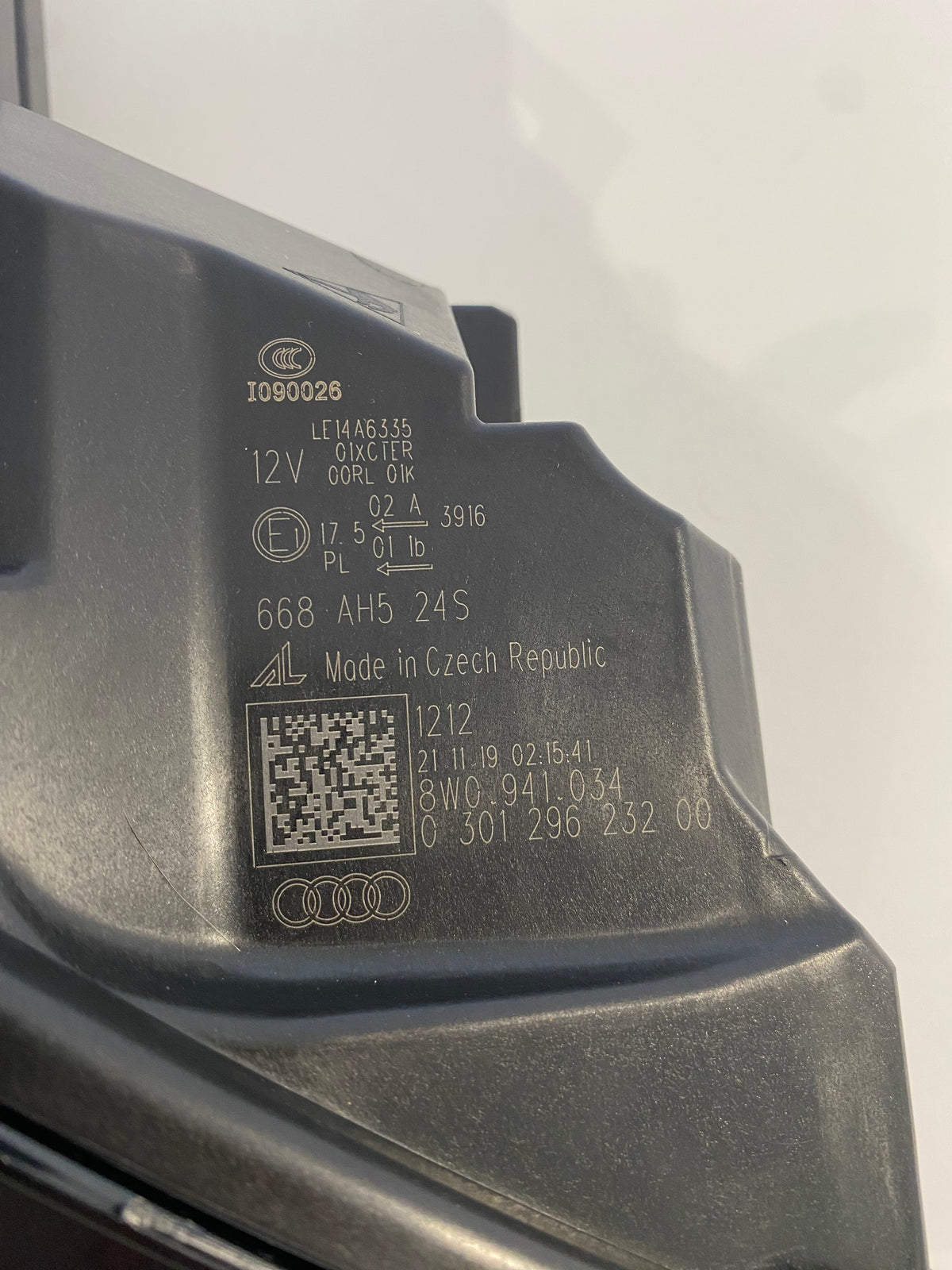 Фари Audi A4 B9 Full LED Дорестайлінг 2015–2019 | Комплект L+R