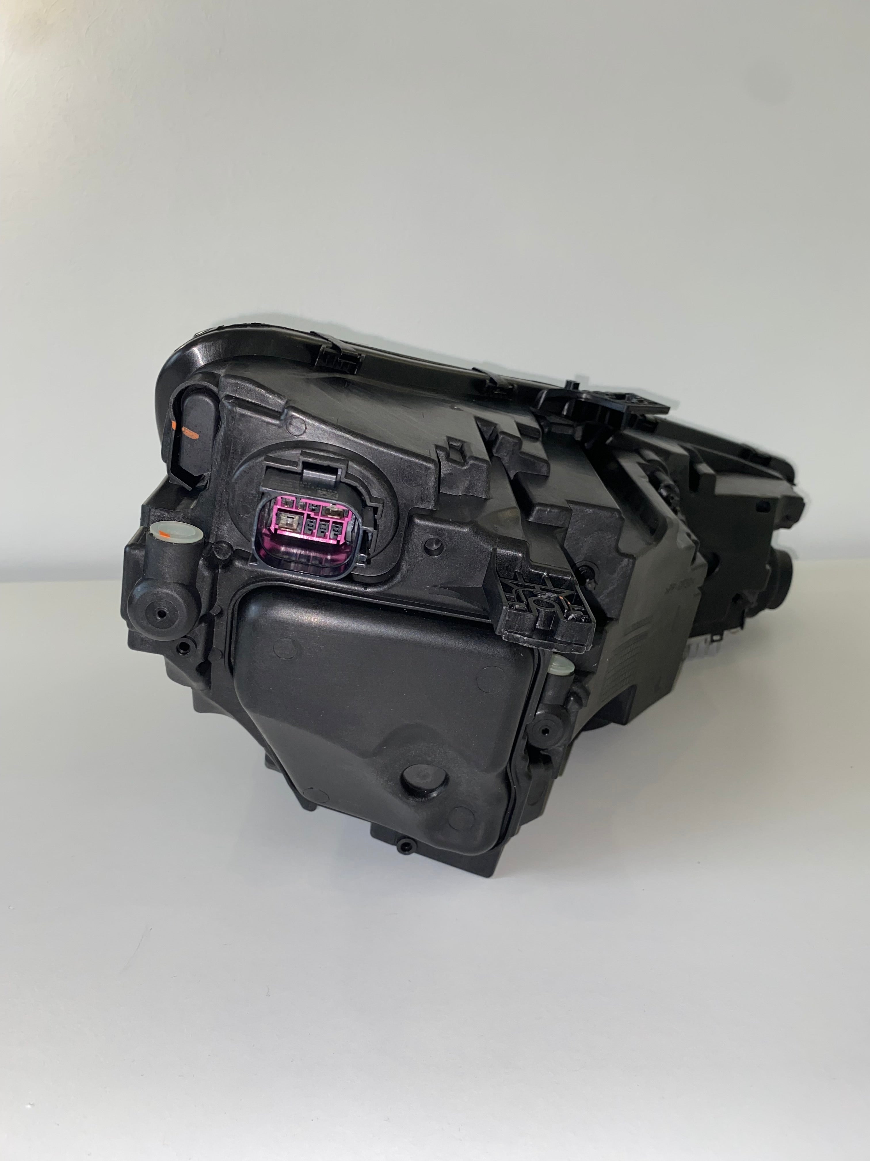 Фари Audi A4 B9 Full LED Рестайлінг 2019–2025 | Комплект L+R